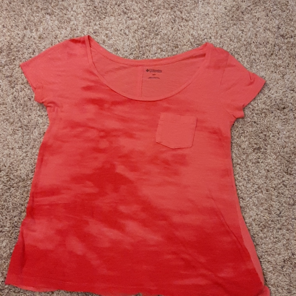 Columbia t shirt